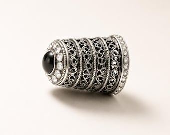 Dedal de costura de ónix con filigrana y detalles de cristal, dedal de colección ornamentado, regalo de costura de inspiración vintage