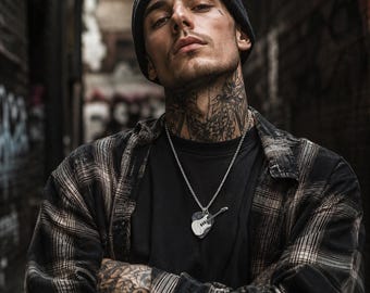 Pingente de palheta de guitarra cyberpunk, pingente de música punk rock, joia masculina ousada, presente para músicos roqueiros, gargantilha com estética eboy, joia hip hop descolada