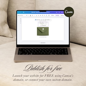 Może przedstawiać: Laptop z interfejsem projektowania Canva z szablonem zaproszenia ślubnego. Ekran wyświetla zielony projekt koperty z imionami "Sophia & Daniel". Tekst "Publish for free" jest widoczny poniżej laptopa.