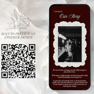 Op de afbeelding: Een smartphonescherm toont een donkerrode interface met de tekst Our Story en een zwart-witfoto van een koppel in een bar, omlijst door een witte kanten rand. Links staat een QR-code onder een lijntekening van een cupido.