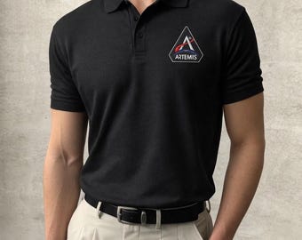 Polo bordado de la misión Artemis II, polo con el logo del programa espacial, camisa con cuello de la misión lunar, polo negro inspirado en la NASA.