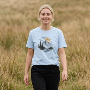 Airbrush Mountain T-shirt | Airbrush-shirt, T-shirt voor outdooravontuur afbeelding 1