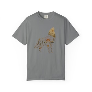 Camiseta con estampado de escena de naturaleza con lobos, camiseta retro para acampar con temática de vida silvestre. imagen 4