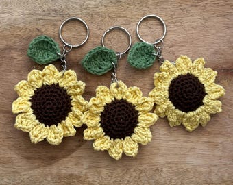 Llavero de girasol amarillo tejido a crochet