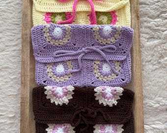 Funda de libro de bolsillo | Cuadrado de la abuela tejido a crochet