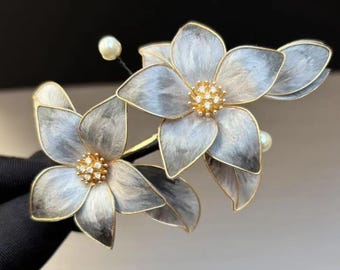Fermaglio per capelli fatto a mano con fiore in velluto, spilla laterale Ronghua in seta naturale, patrimonio culturale immateriale, forcina per capelli blu grigiastro, regalo unico per le donne