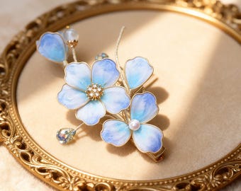 Fermaglio per capelli fatto a mano con fiore blu smaltato, accessorio vintage per capelli da sposa, fermaglio floreale artigianale per matrimoni e occasioni speciali, regalo per lei