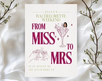 以下が含まれることがあります： クリーム色のテクスチャ紙を使用した長方形の招待状。JULIA'S BACHELORETTE WEEKEND FROM MISS TO MRSという文字が印刷されています。マティーニグラスに入った人物と、グラスを持つ手を描いた線画のイラストがデザインされています。