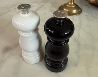 Le Creuset Salt Pepper Mills Set: Black White Ceramic Grinders 5” Tall