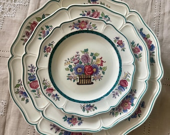 Vintage Wedgwood Floral Dinner Plate – English Cottage Basket Pattern Porcelain