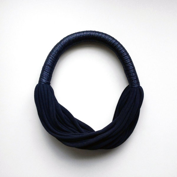 Collar negro de varias capas, gargantilla llamativa, joyería textil, algodón peruano, collar negro grueso