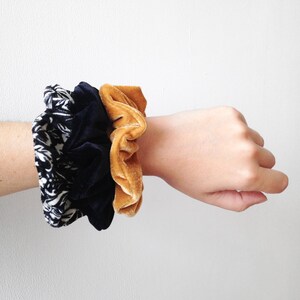 big velvet scrunchie set, velvet scrunchie pack, scrunchies set, big scrunchie, black velvet scrunchie, big mustard velvet scrunchie