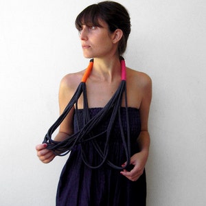 Collar llamativo, collar de tela, joyería textil, regalo para ella, collar tribal, collares de tela de jersey, collar largo, bufanda infinita