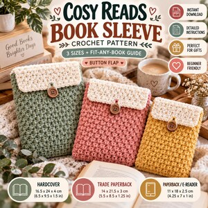 Puede incluir: Tres fundas de libro tejidas a ganchillo en verde salvia, rosa empolvado y amarillo mostaza, cada una con una solapa color crema y un botón de madera marrón. El texto incluye 'Cosy Reads Book Sleeve Crochet Pattern' y medidas para tapa dura, rústica y e-reader.
