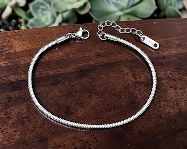 Collana in argento Sterling placcato oro con pallina di Natale