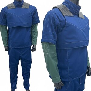 May include: A blue tactical outfit, consisting of a short-sleeved top with a chest protector, long pants, and a high collar. The sleeves are green, and the outfit has white stitching. The mannequin is wearing black gloves.