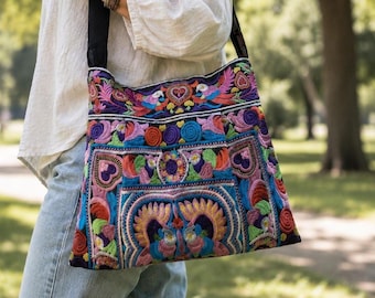 Bunte Umhängetasche, bestickte Hmong-Geldbörse, Boho-Schultertasche für ethnische Festivals