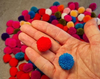 2 cm große Pompons aus Baumwollgarn, mehrfarbig, zum Basteln, Nähen, für Schmuck, Taschen, Girlanden und DIY-Dekoration