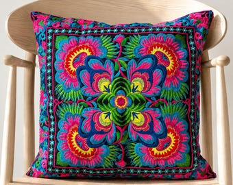 Kissenbezug mit Hmong-Stickerei und Blumenmuster, Boho-Kissen im Ethno-Stil, farbenfrohes Textilaccessoire (40 x 40 cm)