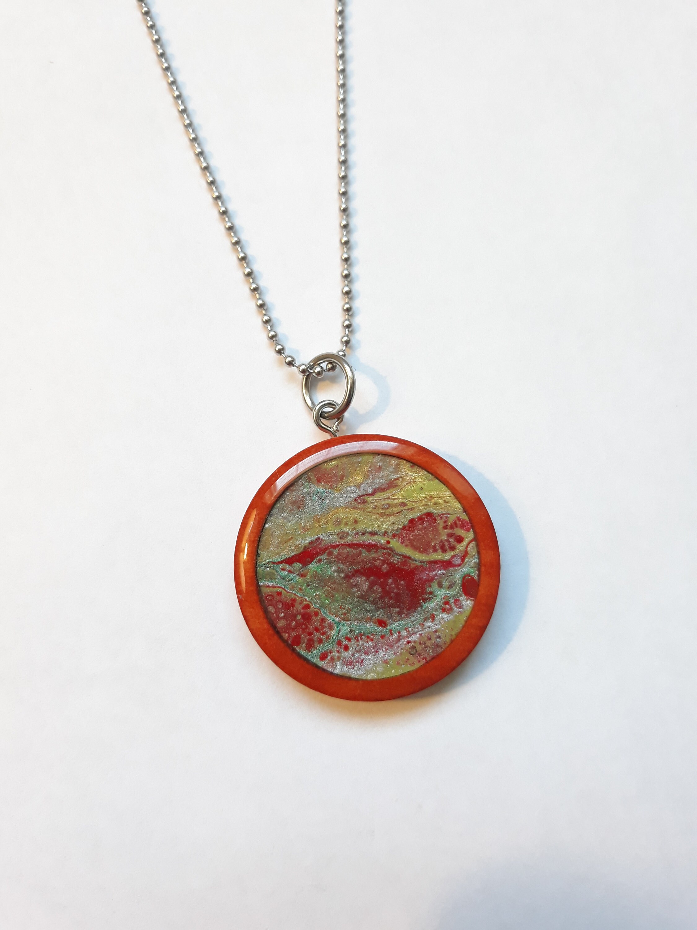 Pendant necklace with fluid paint design