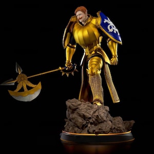 Puede incluir: Una figura dorada de un caballero con armadura completa, sosteniendo un hacha de batalla y un escudo. El escudo es azul con un emblema blanco. La figura se encuentra sobre una base rocosa con una base circular negra. La armadura tiene una apariencia metálica texturizada.