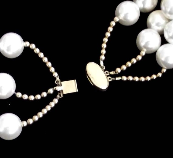 Vintage 80's large faux pearl, 3 strand necklace - image 4