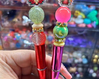 Bolígrafos artesanales con cuentas: recargables, diseños únicos para la oficina, la escuela o como regalo.