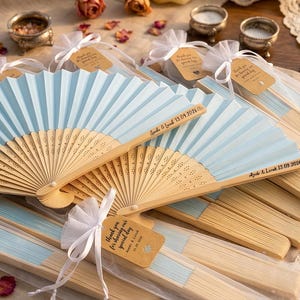 Benutzerdefinierte Hochzeit Sommerfächer, kundenspezifische Hochzeit Handfächer, Sandelholzfächer für Gäste, Hochzeitsbevorzugungsfächer