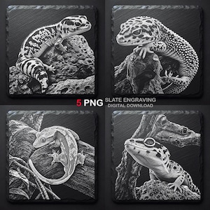 Könnte beinhalten: Ein Set aus vier quadratischen Schieferuntersetzern mit detaillierten schwarz-weißen Gravuren verschiedener Geckos auf Felsen und Ästen. Der Text 5 PNG SLATE ENGRAVING DIGITAL DOWNLOAD ist in der Mitte des Bildes deutlich zu sehen.