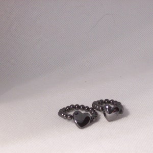 Ring-Hematite stretch ring with center 14 mm heart bead/4mm hematite beads for band size 8 inch image 4