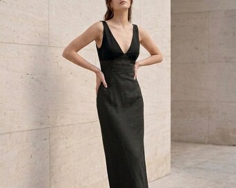 Vestido largo de lino con escote en V profundo, tirantes anchos, ajustado, sin mangas, elegante y chic, ideal para la noche o el verano. Color negro.