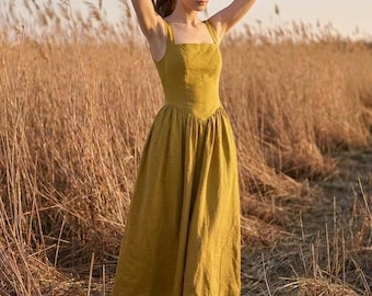 Vestido midi de lino con escote cuadrado, tirantes anchos, corpiño ajustado y falda fruncida, ideal para eventos de verano. Color verde chartreuse.