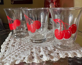 Bicchieri da succo di ciliegie Libbey. Set da 3
