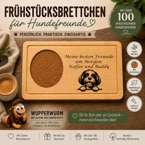 Könnte beinhalten: Ein rechteckiges Frühstücksbrettchen aus hellem Holz mit einem runden Korkeinsatz auf der linken Seite. Das Brett ist mit dem Text 'Meine besten Freunde am Morgen: Kaffee und Buddy' sowie einer grafischen Illustration eines Hundes graviert.