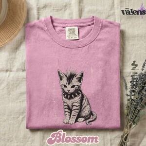 Vintage Punk Kitten Comfort Colors® Shirt, Edgy Mohawk Cat Tee, Spiked Collar Goth Cat Lover Outfit bild 5