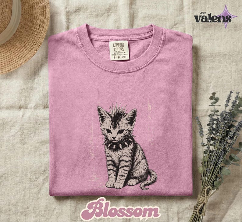 Vintage Punk Kitten Comfort Colors® Shirt, Edgy Mohawk Cat Tee, Spiked Collar Goth Cat Lover Outfit bild 5