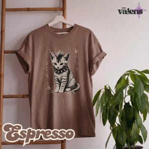 Vintage Punk Kitten Comfort Colors® Shirt, Edgy Mohawk Cat Tee, Spiked Collar Goth Cat Lover Outfit bild 12