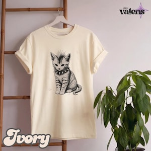 Vintage Punk Kitten Comfort Colors® Shirt, Edgy Mohawk Cat Tee, Spiked Collar Goth Cat Lover Outfit bild 2