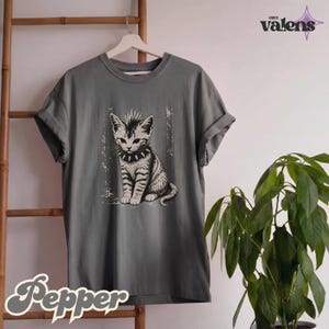 Vintage Punk Kitten Comfort Colors® Shirt, Edgy Mohawk Cat Tee, Spiked Collar Goth Cat Lover Outfit bild 16