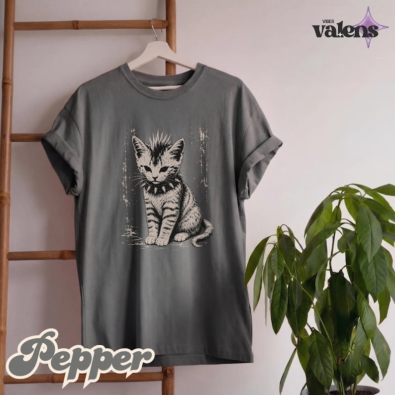 Vintage Punk Kitten Comfort Colors® Shirt, Edgy Mohawk Cat Tee, Spiked Collar Goth Cat Lover Outfit bild 16