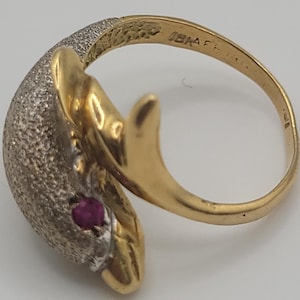 Vintage 18K Gold Dolphin Ring | Two-Tone Diamond Cut Texture | Natural Ruby Eye Accent | Size 6.5 Heavy 6.36g Marine Ring