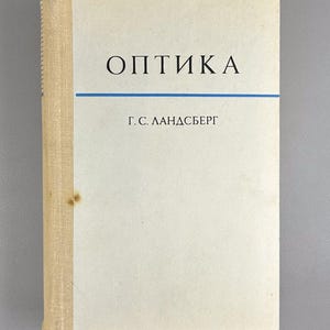 Pode incluir: Uma placa de madeira rústica com o texto "Welcome to our home" em estilo manuscrito. A placa apresenta um acabamento desgastado e um design simples e convidativo, perfeito para uma varanda ou entrada.