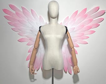 Elektrisch roze veren feeënvleugels, geanimeerde cosplaykostuum