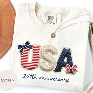 Diseño de camiseta del 250 aniversario de EE. UU. / Letras USA en imitación patchwork / Camiseta gráfica patriótica vintage del Día de la Independencia