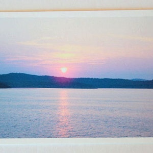 1 Carte de correspondance avec photo Coucher de soleil sur Branson Missouri, carte de voeux vierge, photo de coucher de soleil, carte de voeux artistique, violet, bleu, rivière, ciel