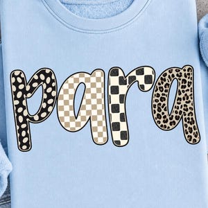 Para PNG, Paraprofessional skjortdesign, skolpersonal PNG, lärarassistent sublimering, trendigt rutigt leopardtryck PNG, tillbaka till skolan