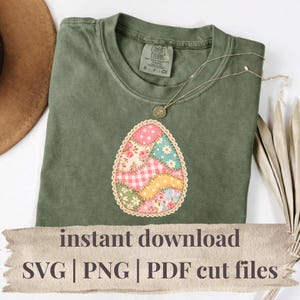 Può includere: Un set di tre tazze in ceramica con finitura opaca e macchiettata. Le tazze sono nei toni crema, grigio chiaro e grigio scuro. Ogni tazza ha un design semplice e minimalista, perfetto per caffè o tè.