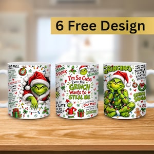 Könnte beinhalten: Drei weiße Keramikbecher mit farbenfrohen Grinch-Weihnachtsmotiven, darunter die Figur mit Weihnachtsmannmütze, Lichterketten, Geschenken und Texten wie "I'm So Cute Even the Grinch Wants to Steal Me" und "Grinchmas" auf weißem Hintergrund.