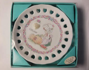 Enesco Precious Moments oktober porseleinen edelsteen bord 132667 vintage 1994