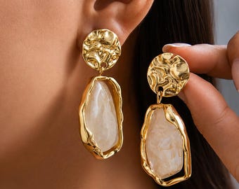 Statement Acryl Ohrringe, Gold Ton Ohrringe, Perlen Akzent Ohrringe, leichte Modeschmuck, Hochzeit Gast Ohrringe, Geschenk für Sie